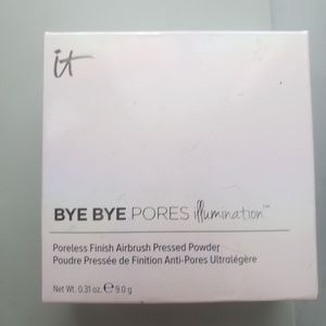 It cosmetics bye bye pores.